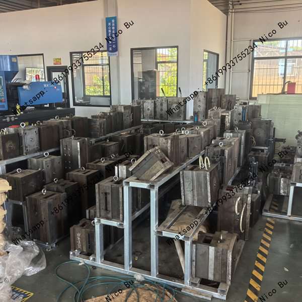 Precision injection mold tooling for manufacturing plastic cable drag chains