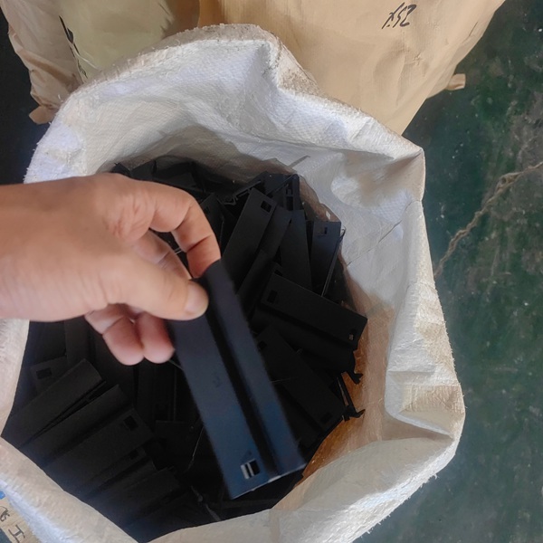 Replacement top cover and crossbar component for plastic cable carrier