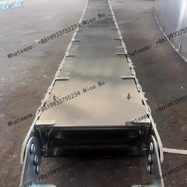 Fully enclosed steel cable drag chain protecting internal hoses from hot chips