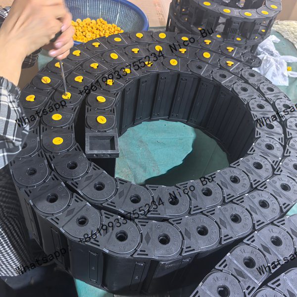 economic-enclosed-drag-chain-wire-carrier-20mm-height-main-product-showcase