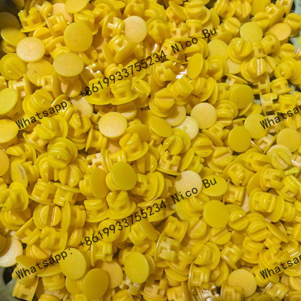 yellow-industrial-cable-tie-strap-for-securing-cables-and-hoses