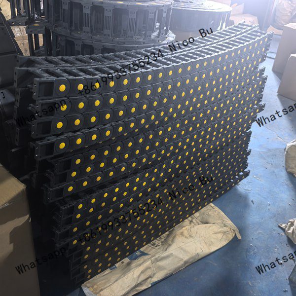 economic-enclosed-flexible-drag-chain-30mm-height-main-product-showcase